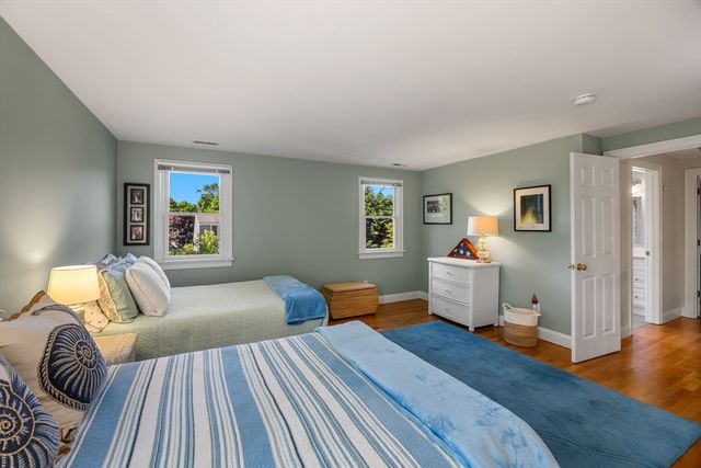 7 Park St, Harwich, MA 02645