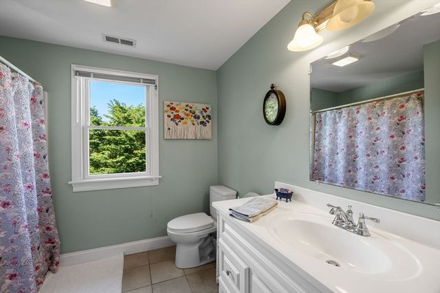 7 Park St, Harwich, MA 02645
