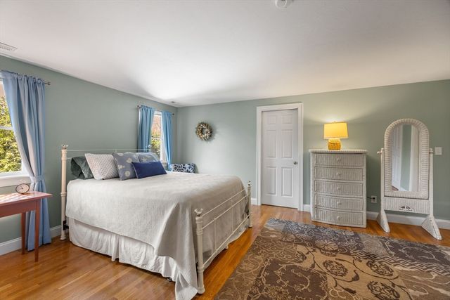 7 Park St, Harwich, MA 02645