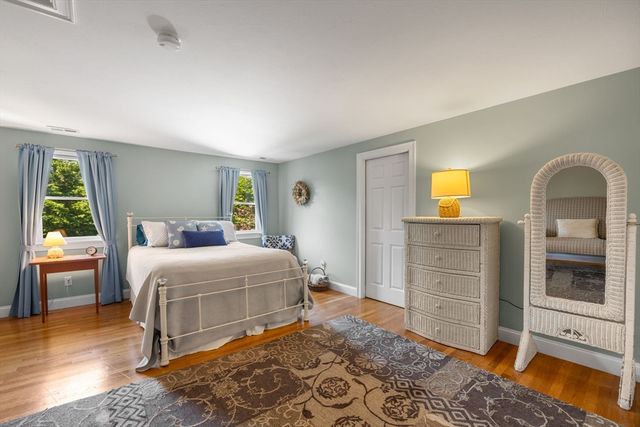 7 Park St, Harwich, MA 02645