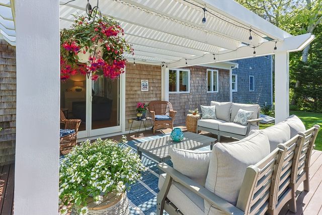 7 Park St, Harwich, MA 02645