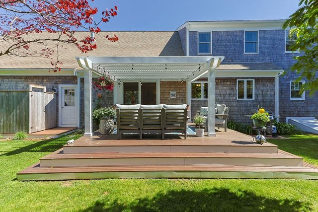 7 Park St, Harwich, MA 02645