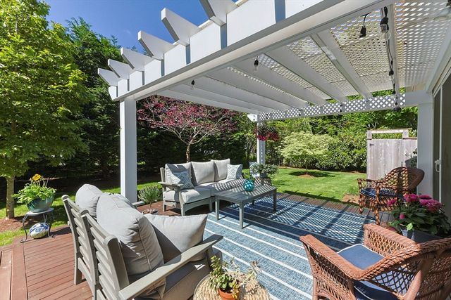 7 Park St, Harwich, MA 02645