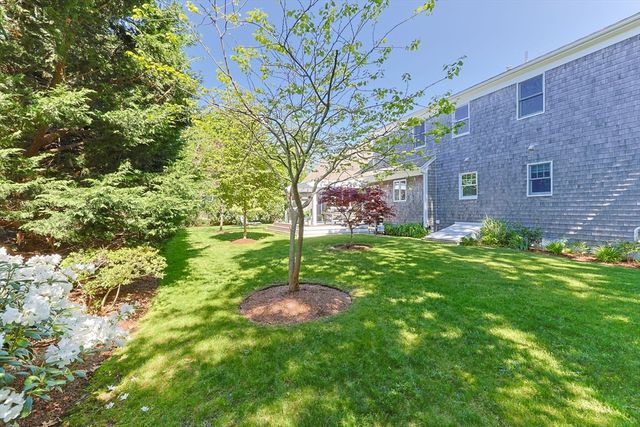 7 Park St, Harwich, MA 02645