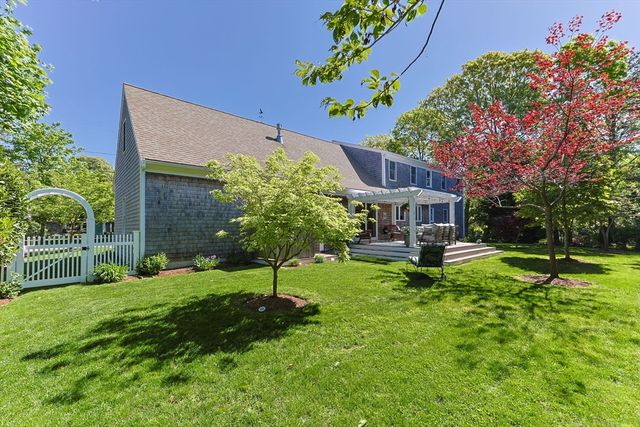 7 Park St, Harwich, MA 02645