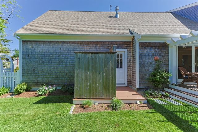 7 Park St, Harwich, MA 02645