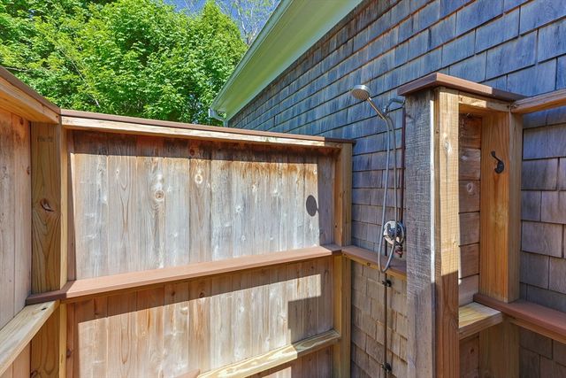 7 Park St, Harwich, MA 02645