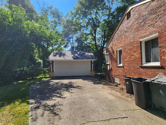 24180 Kipling Street, Oak Park, MI 48237