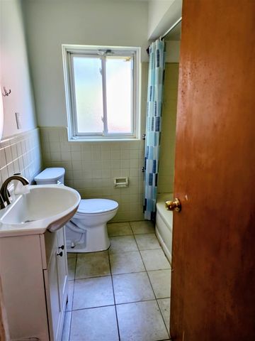 24180 Kipling Street, Oak Park, MI 48237