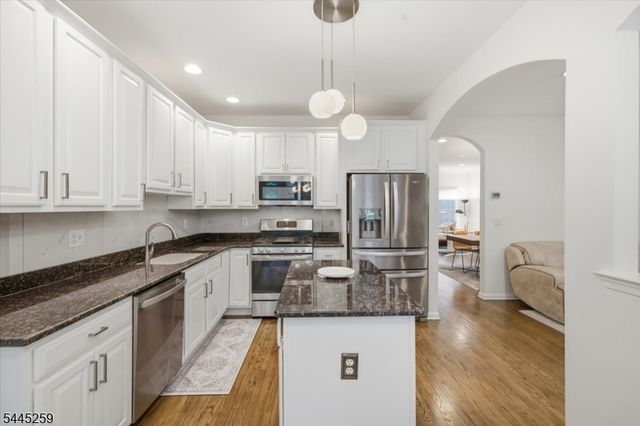 21 Chestnut Ct 11, Cedar Grove Twp., NJ 07009