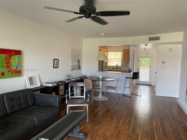 8861 Sunrise Lakes Blvd 311, Sunrise, FL 33322
