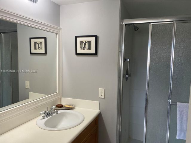 8861 Sunrise Lakes Blvd 311, Sunrise, FL 33322