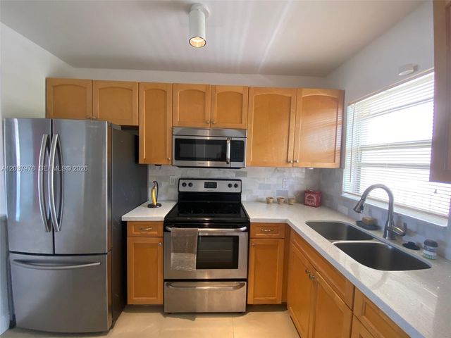 8861 Sunrise Lakes Blvd 311, Sunrise, FL 33322
