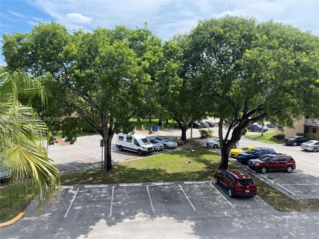 8861 Sunrise Lakes Blvd 311, Sunrise, FL 33322