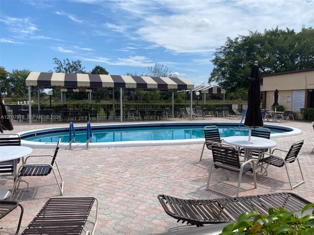 8861 Sunrise Lakes Blvd 311, Sunrise, FL 33322