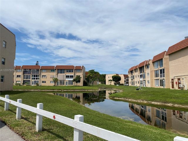 8861 Sunrise Lakes Blvd 311, Sunrise, FL 33322