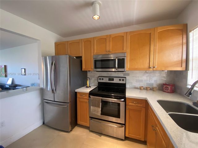 8861 Sunrise Lakes Blvd 311, Sunrise, FL 33322