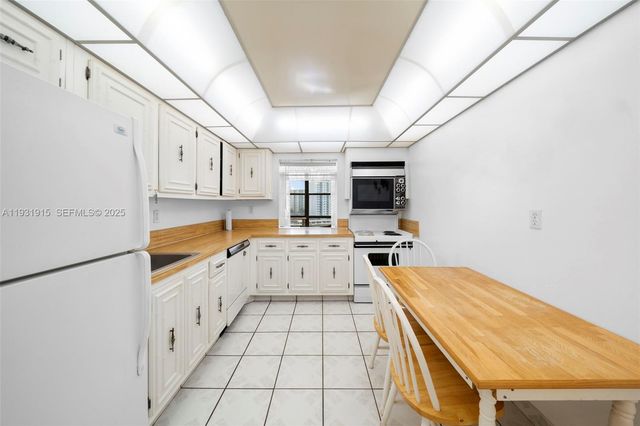 1000 Parkview Dr 828, Hallandale Beach, FL 33009