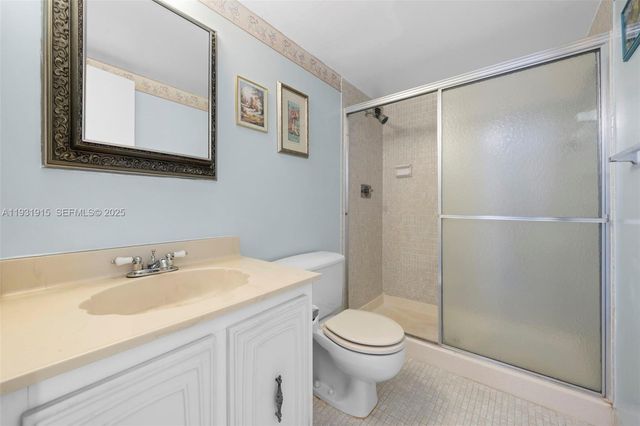 1000 Parkview Dr 828, Hallandale Beach, FL 33009