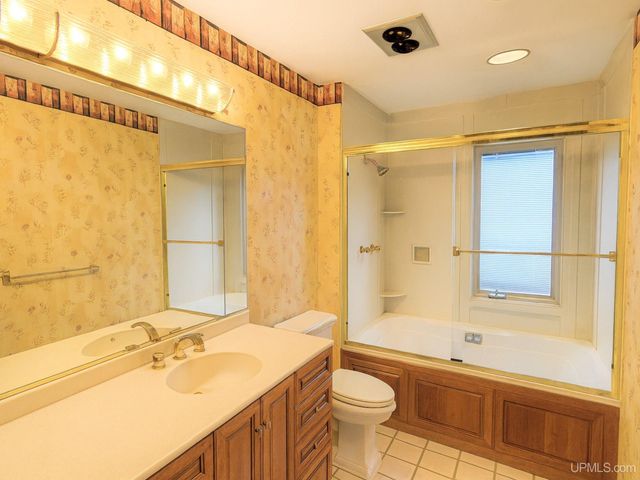 729 W Maple Street, Iron River, MI 49935