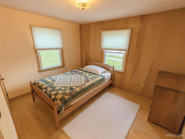 729 W Maple Street, Iron River, MI 49935