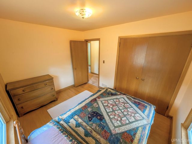 729 W Maple Street, Iron River, MI 49935