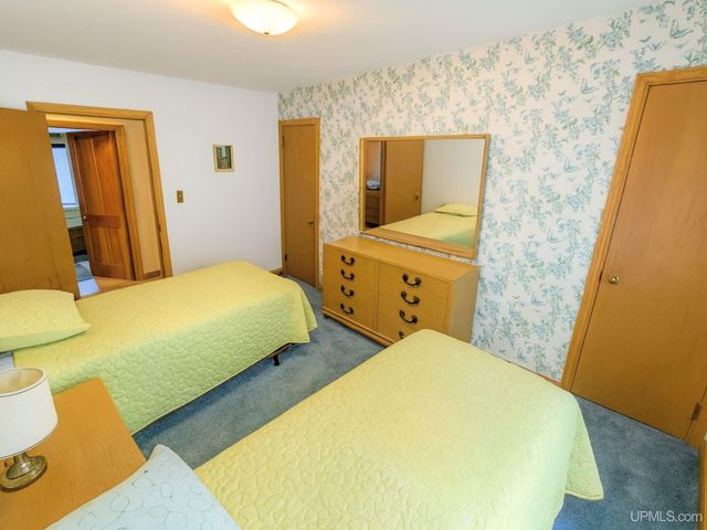 729 W Maple Street, Iron River, MI 49935