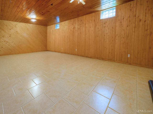 729 W Maple Street, Iron River, MI 49935