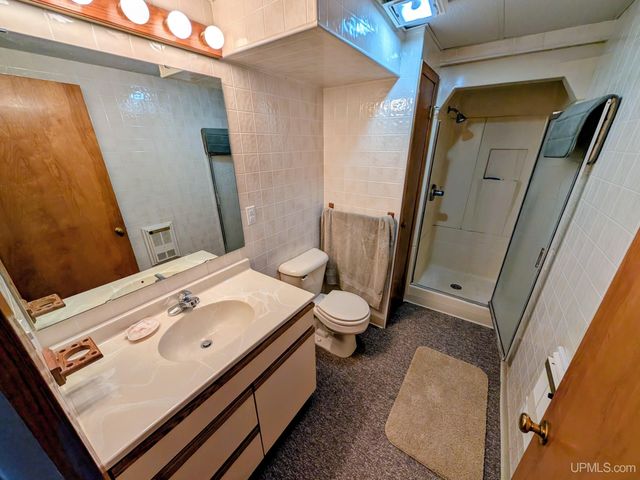 729 W Maple Street, Iron River, MI 49935