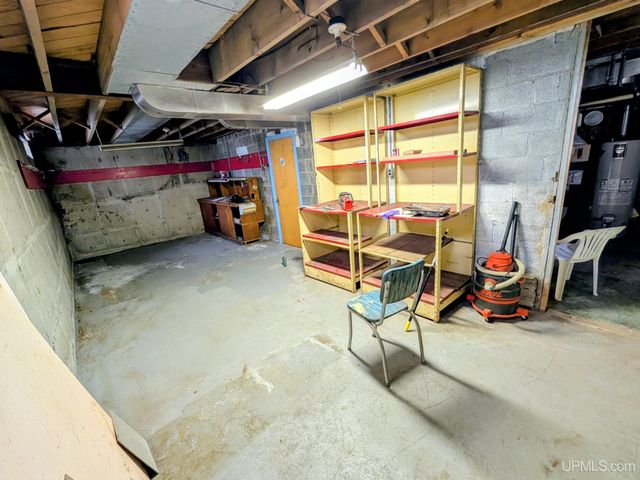 729 W Maple Street, Iron River, MI 49935