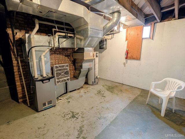 729 W Maple Street, Iron River, MI 49935