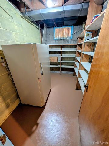 729 W Maple Street, Iron River, MI 49935