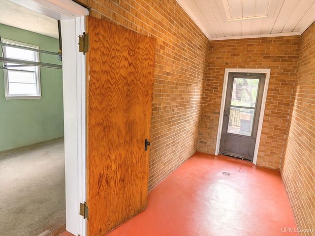 729 W Maple Street, Iron River, MI 49935