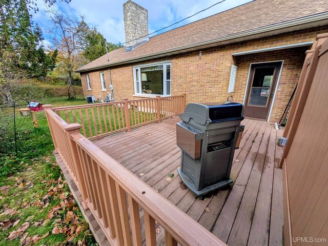 729 W Maple Street, Iron River, MI 49935