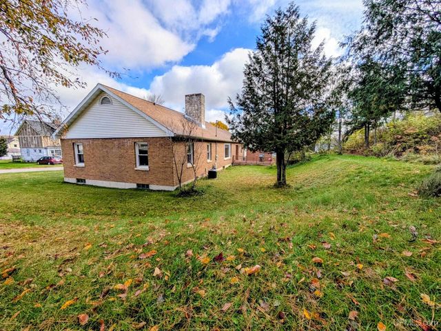 729 W Maple Street, Iron River, MI 49935