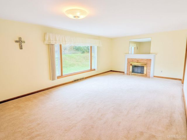 729 W Maple Street, Iron River, MI 49935