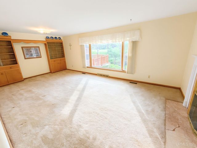 729 W Maple Street, Iron River, MI 49935