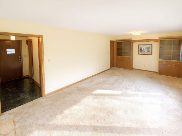 729 W Maple Street, Iron River, MI 49935