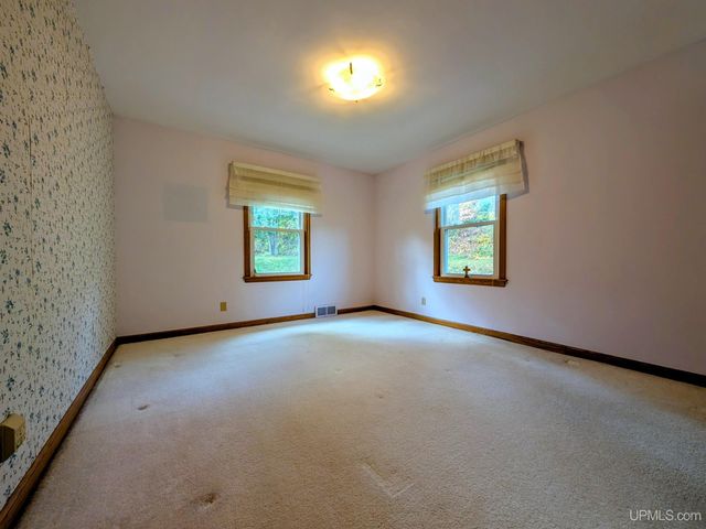 729 W Maple Street, Iron River, MI 49935