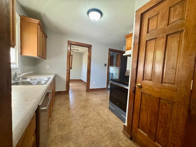 1411 W Lynn Street, Springfield, MO 65802