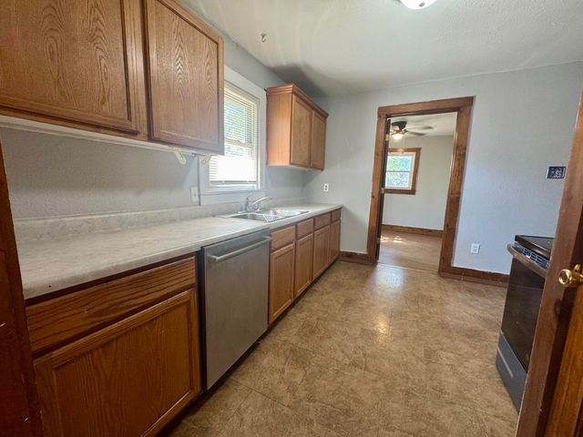 1411 W Lynn Street, Springfield, MO 65802