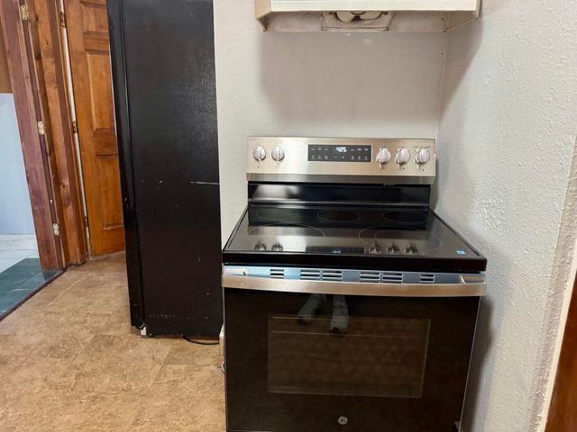 1411 W Lynn Street, Springfield, MO 65802