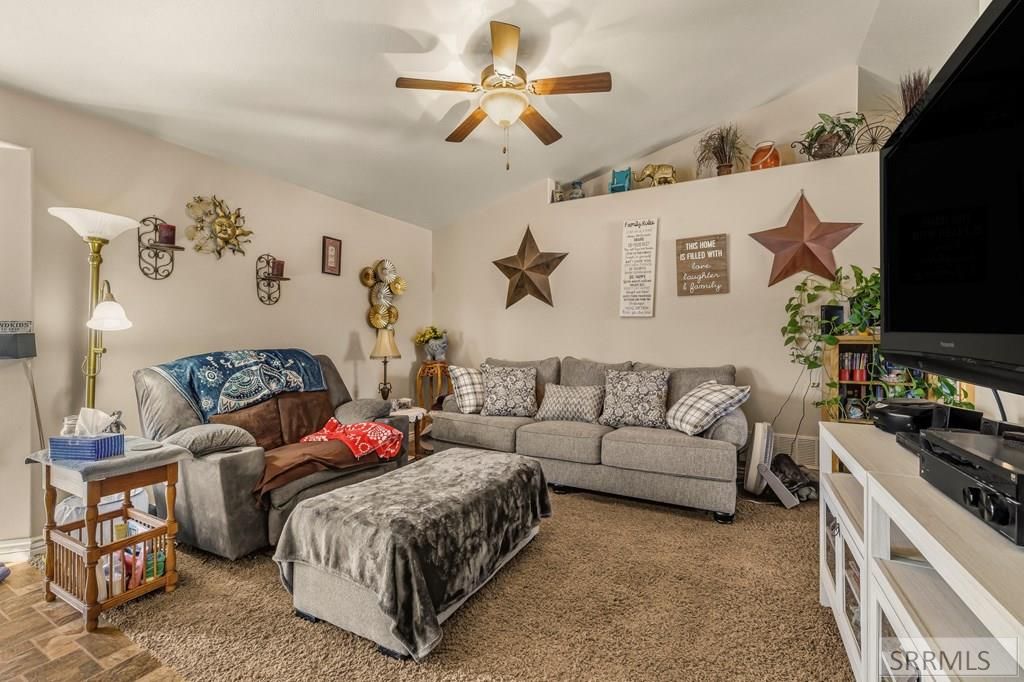 Image 11 of property listing at 4094 Mathews Drive, Ammon, ID 83406