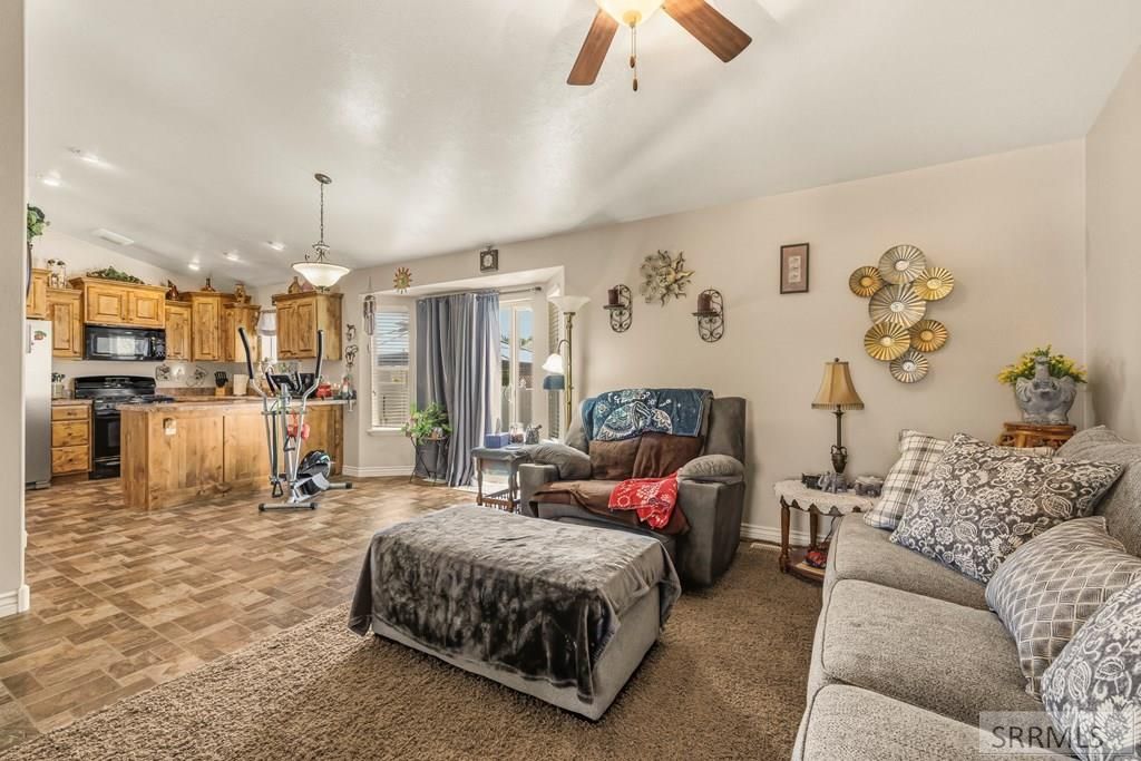 Image 12 of property listing at 4094 Mathews Drive, Ammon, ID 83406