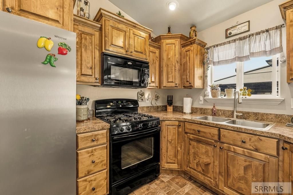 Image 14 of property listing at 4094 Mathews Drive, Ammon, ID 83406
