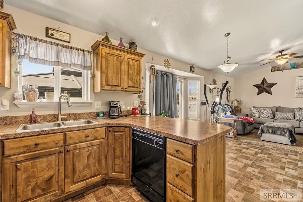 Image 15 of property listing at 4094 Mathews Drive, Ammon, ID 83406