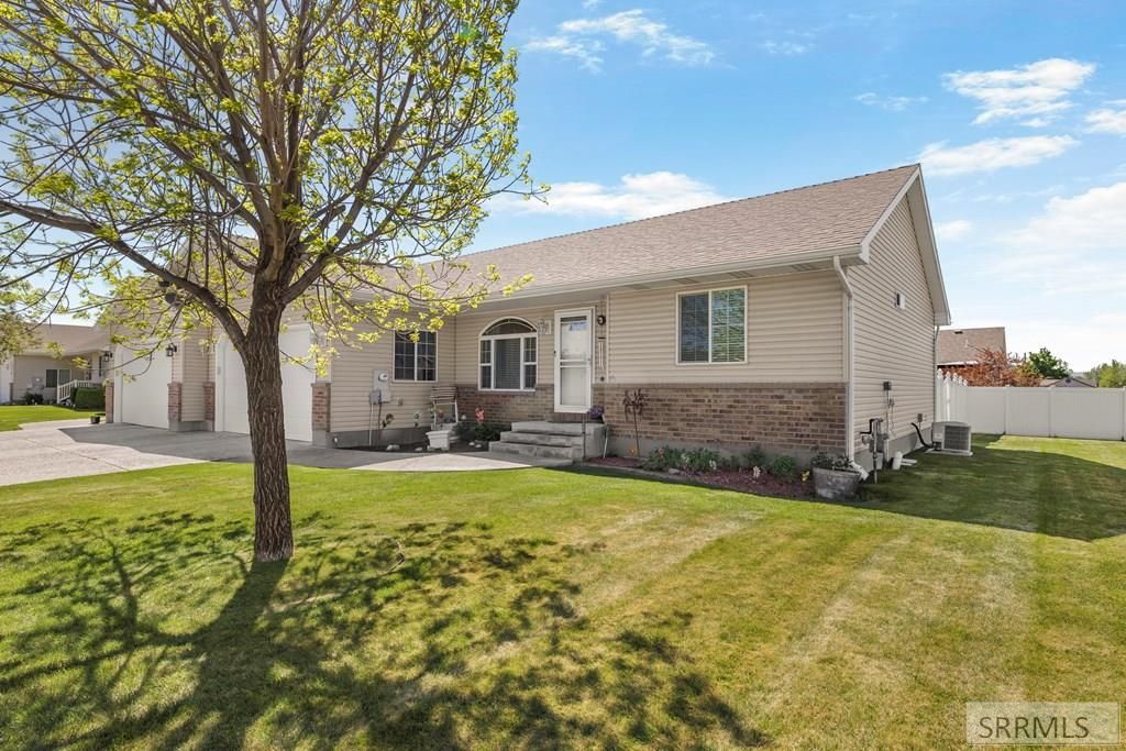 Image 2 of property listing at 4094 Mathews Drive, Ammon, ID 83406
