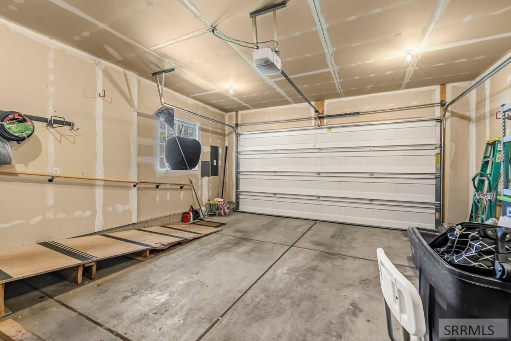 Image 27 of property listing at 4094 Mathews Drive, Ammon, ID 83406
