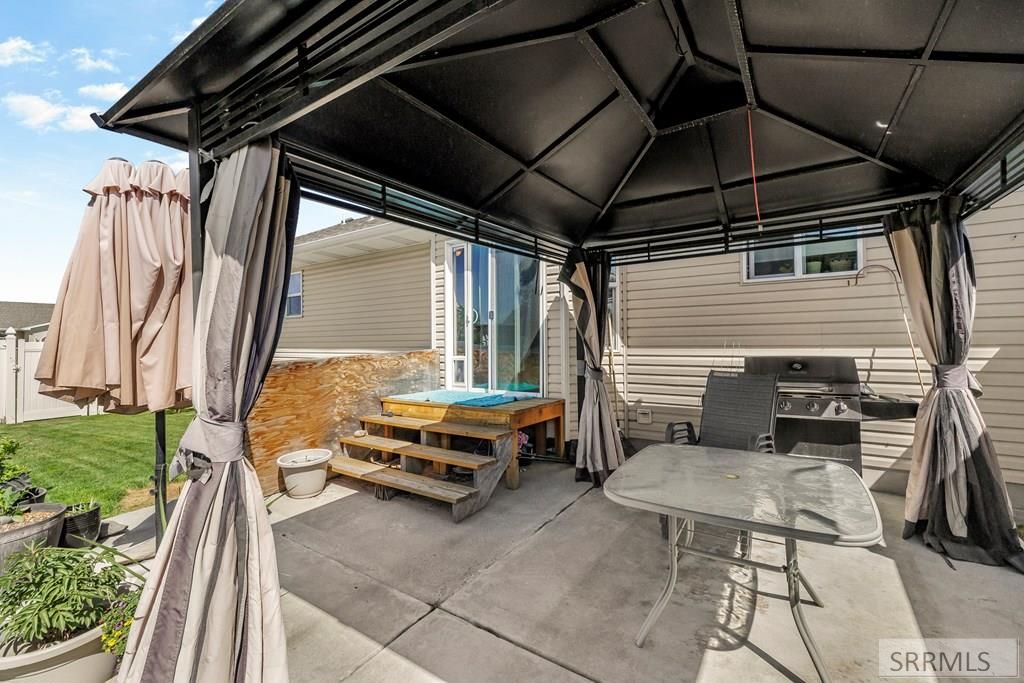 Image 28 of property listing at 4094 Mathews Drive, Ammon, ID 83406
