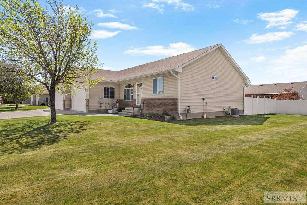 Image 3 of property listing at 4094 Mathews Drive, Ammon, ID 83406